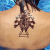 Tatouage temporaire hyperréaliste Indian Spirit Skull de ArtWear Tattoo Tête de mort sur le bras d'un homme et jambe d'une femme