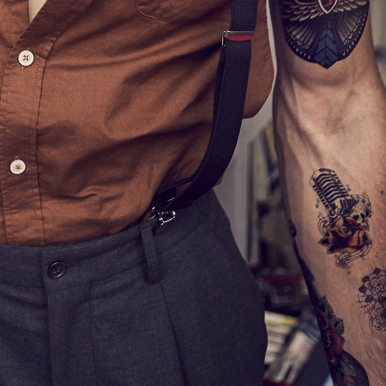 Tatouage temporaire hyperréaliste Lil Singer Skull de ArtWear Tattoo Tête de mort sur le bras d'un homme et jambe d'une femme