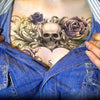 Tatouage temporaire hyperréaliste Purple Rose Skull de ArtWear Tattoo Tête de mort sur le bras d'un homme et jambe d'une femme