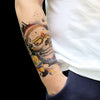 Tatouage temporaire hyperréaliste Skeleton Lotus de ArtWear Tattoo Tête de mort sur le bras d'un homme et jambe d'une femme