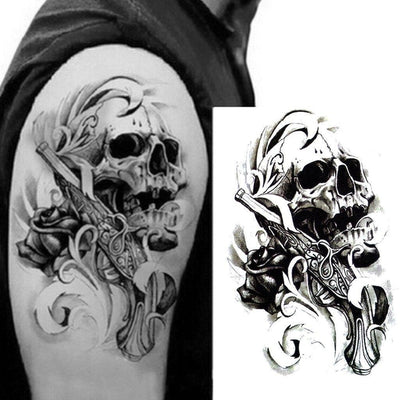 Tatouage temporaire hyperréaliste Skull Gun de ArtWear Tattoo Tête de mort sur le bras d'un homme et jambe d'une femme