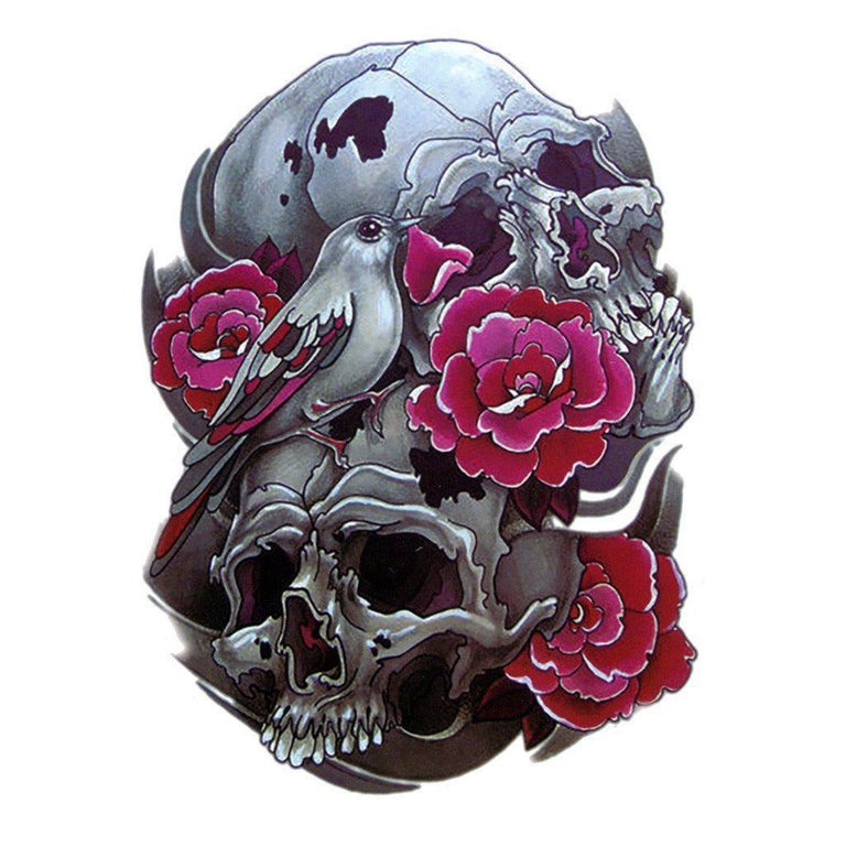 Tatouage temporaire hyperréaliste Skull & Roses 5 de ArtWear Tattoo Tête de mort sur le bras d'un homme et jambe d'une femme