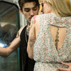 Tatouage temporaire hyperréaliste Unalome - Pack de ArtWear Tattoo Traditionnels sur le bras d'un homme et jambe d'une femme