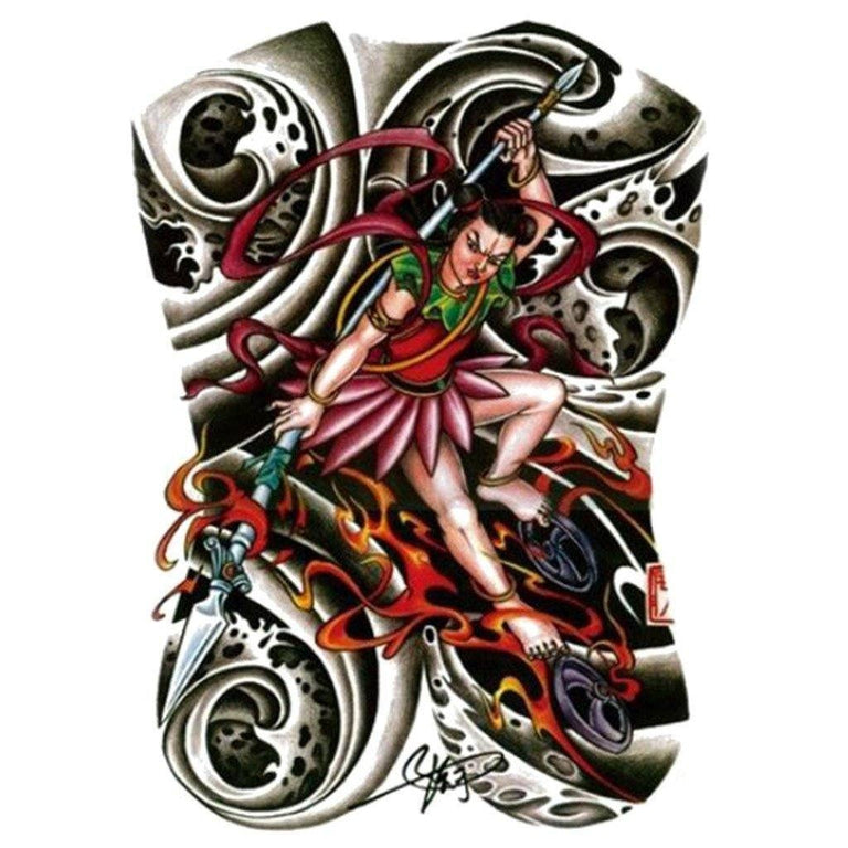 Tatouage temporaire hyperréaliste Warrior Lady de ArtWear Tattoo Traditionnels sur le bras d'un homme et jambe d'une femme