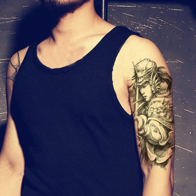 Tatouage temporaire hyperréaliste Young Warrior de ArtWear Tattoo Traditionnels sur le bras d'un homme et jambe d'une femme