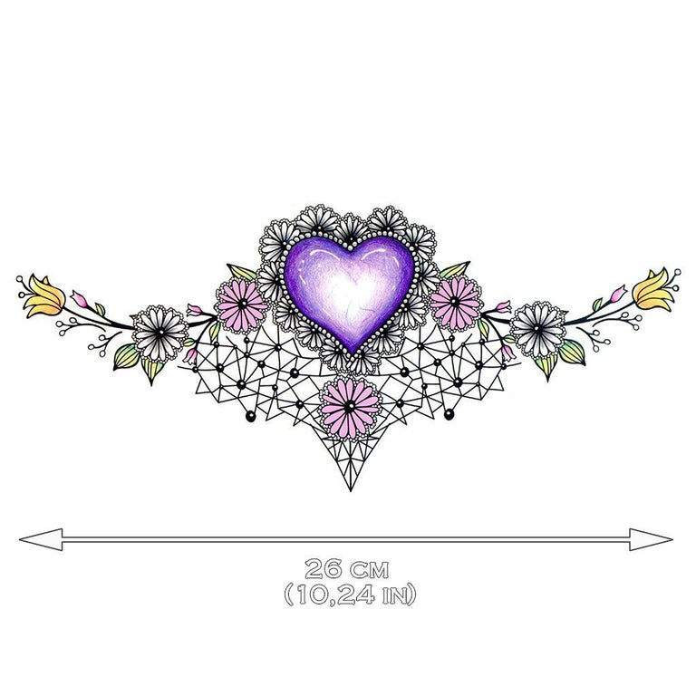 Tatouage temporaire hyperréaliste Purple Heart Underboob de ArtWear Tattoo Underboob sur le bras d'un homme et jambe d'une femme