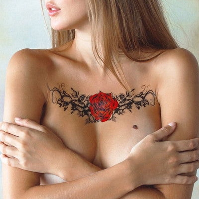 Tatouage temporaire hyperréaliste Red Rose Underboob de ArtWear Tattoo Underboob sur le bras d'un homme et jambe d'une femme